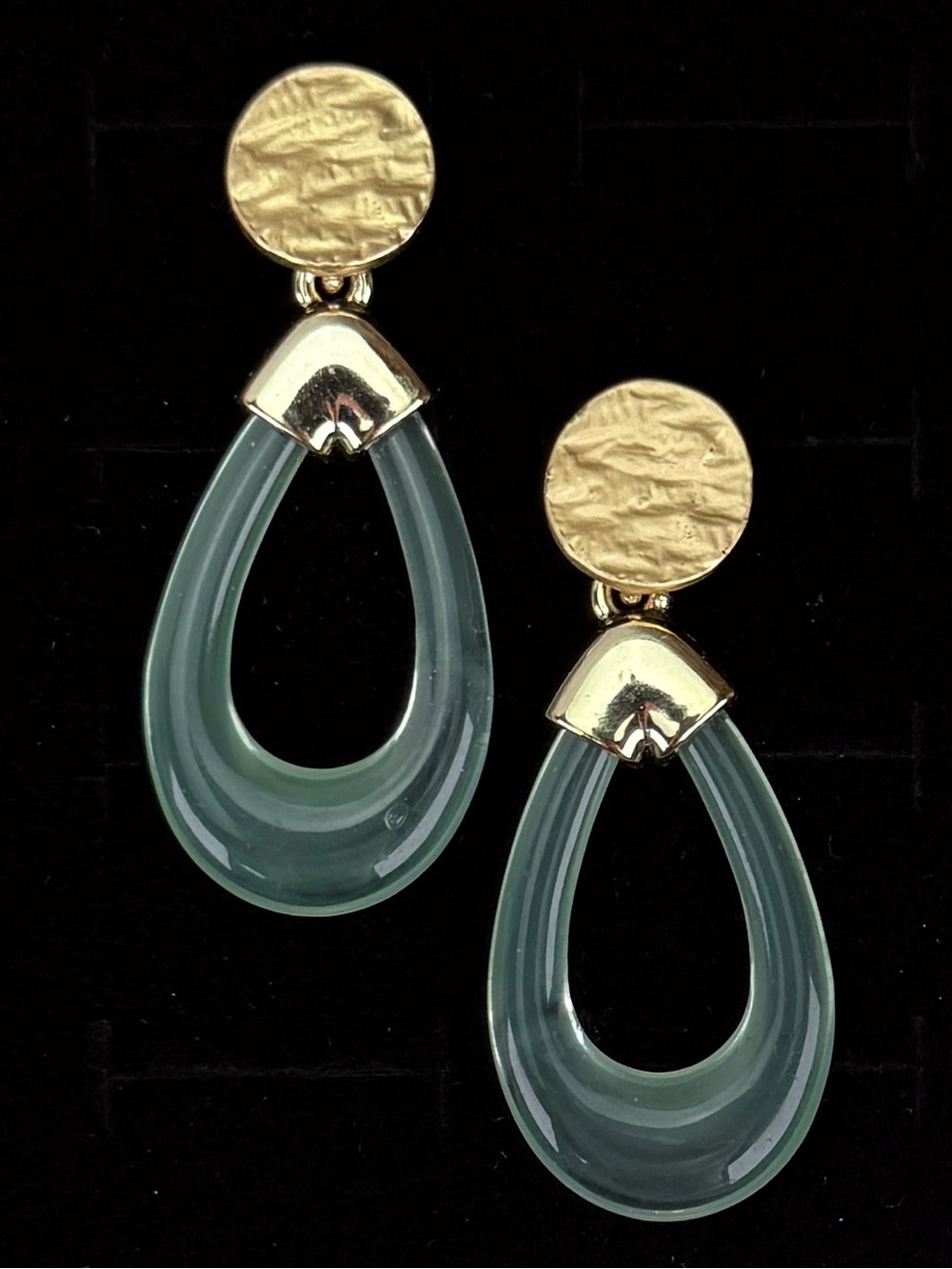 Vintage Green Teardrop Goldtone Dangle Pierced Earrings